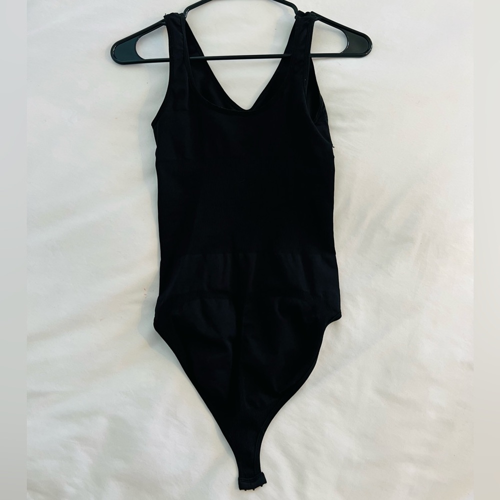 Seamless body suit